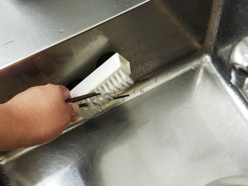 片手で使える食材洗浄ブラシ