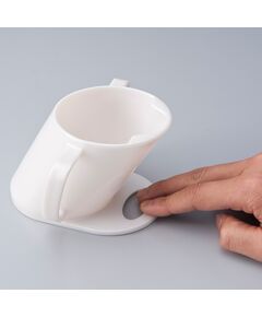 傾斜した飲み口でむせにくいエルカップ