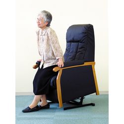 立ち上がりを助けてくれる電動イス
