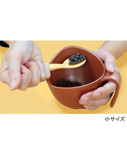 食事をすくいやすい三角形のお椀