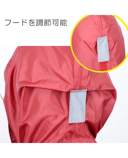 後頭部のテープで、フードを角度調整できます
