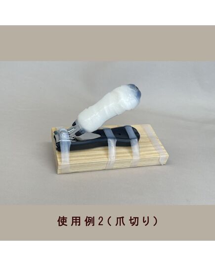 巻くだけで自助具がつくれるシリコン製テープのユニバーサルテープ