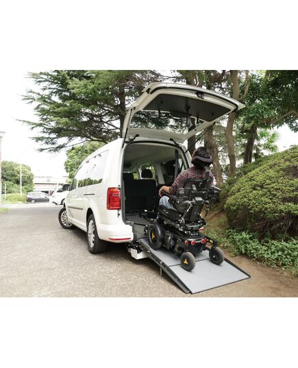 大型の電動車いすでの乗り込みが可能　キャディーマキシ Ｆスタイル