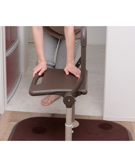 手でついて、しっかり立ち上がれます