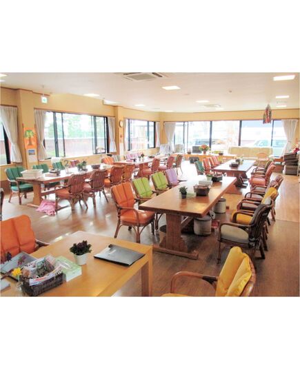 まきばの温泉デイサービスセンター　ラタン椅子使用例