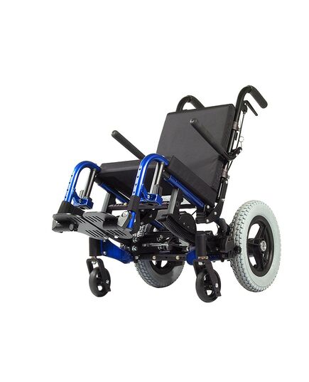 お子様の成長に対応できるティルト機能付き子供用車いすジッピーアイリス