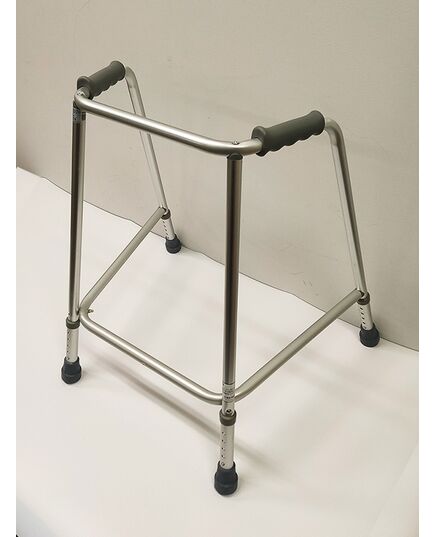 小柄な方向けの歩行器：スタンダード歩行器　アウトレット特価品
